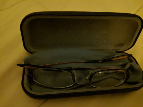 Gregory B. review of Medium Eyeglasses Case / Glasses Case with Cloth (AS126 Black) image 1 out of 1